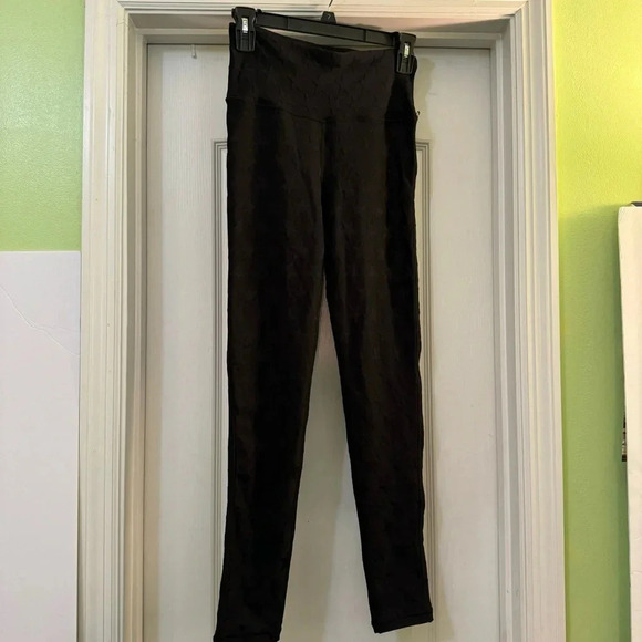 Mono B Textured Hibiscus Jacquard TACTEL Leggings - Picture 1 of 5